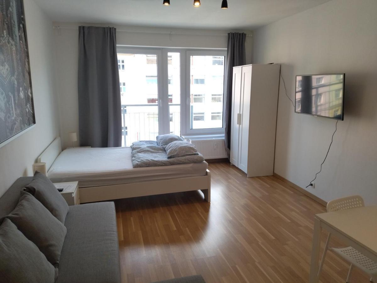 Brand New One Bedroom Apartment #54 In Brand New Building With Free Parking Praga Esterno foto