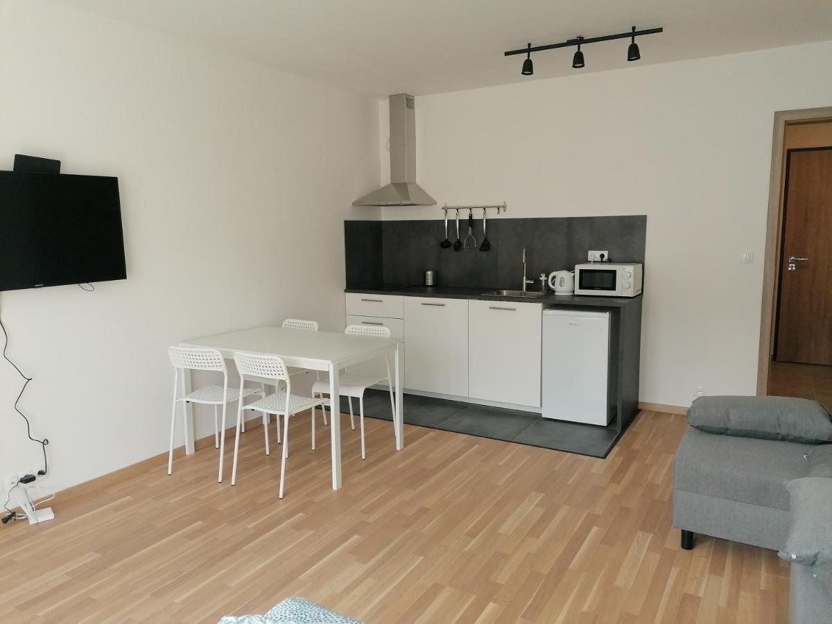 Brand New One Bedroom Apartment #54 In Brand New Building With Free Parking Praga Esterno foto