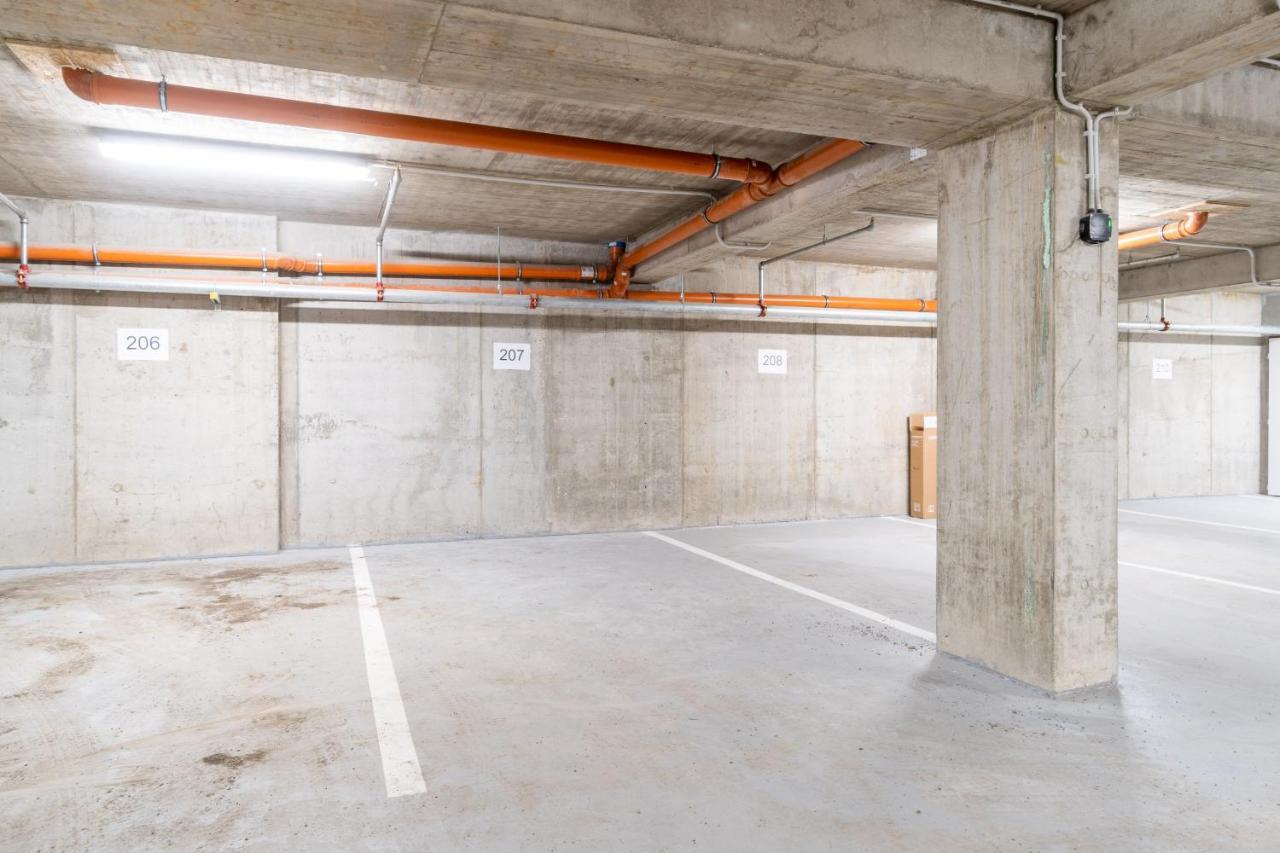 Brand New One Bedroom Apartment #54 In Brand New Building With Free Parking Praga Esterno foto
