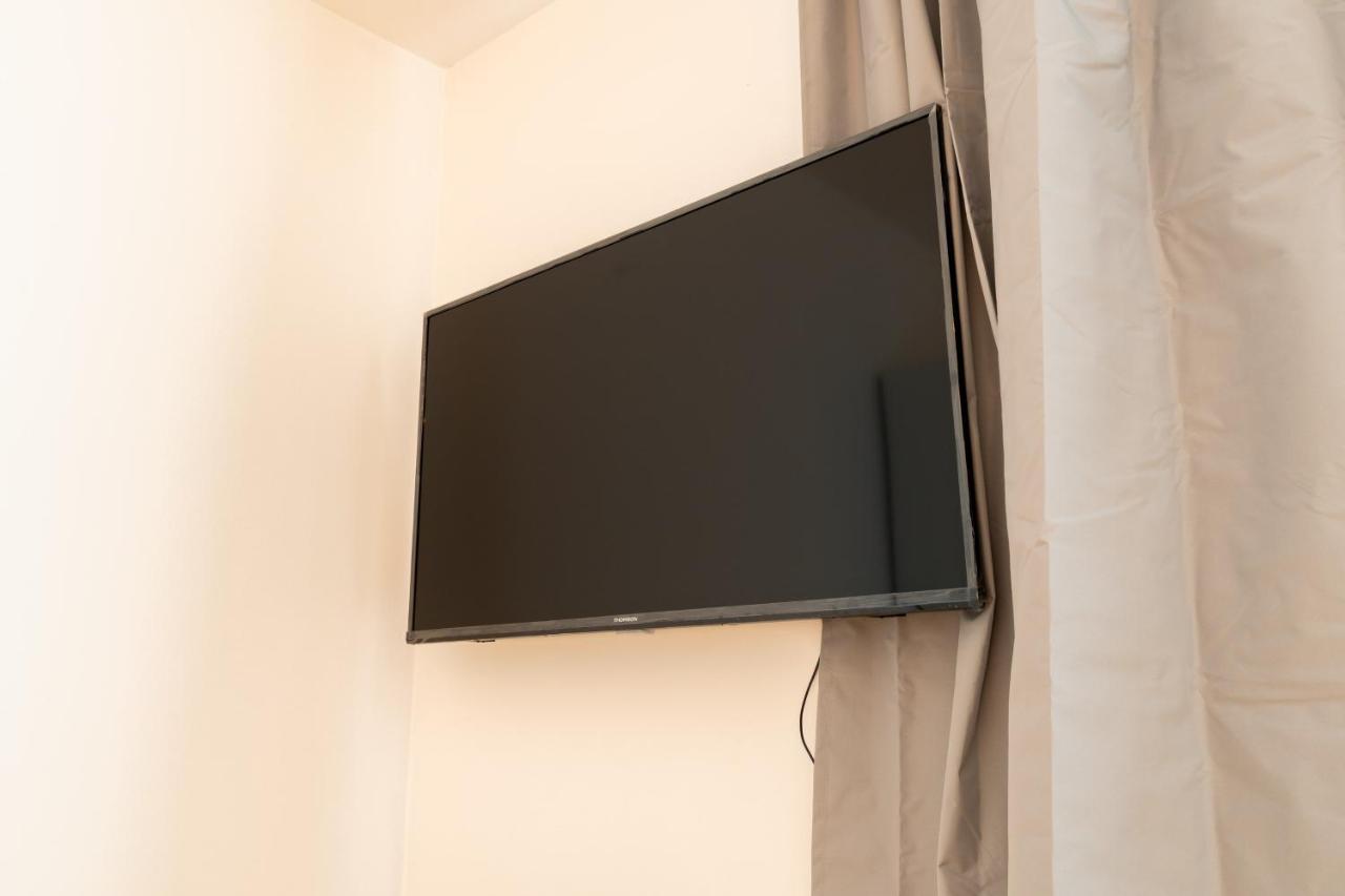 Brand New One Bedroom Apartment #54 In Brand New Building With Free Parking Praga Esterno foto